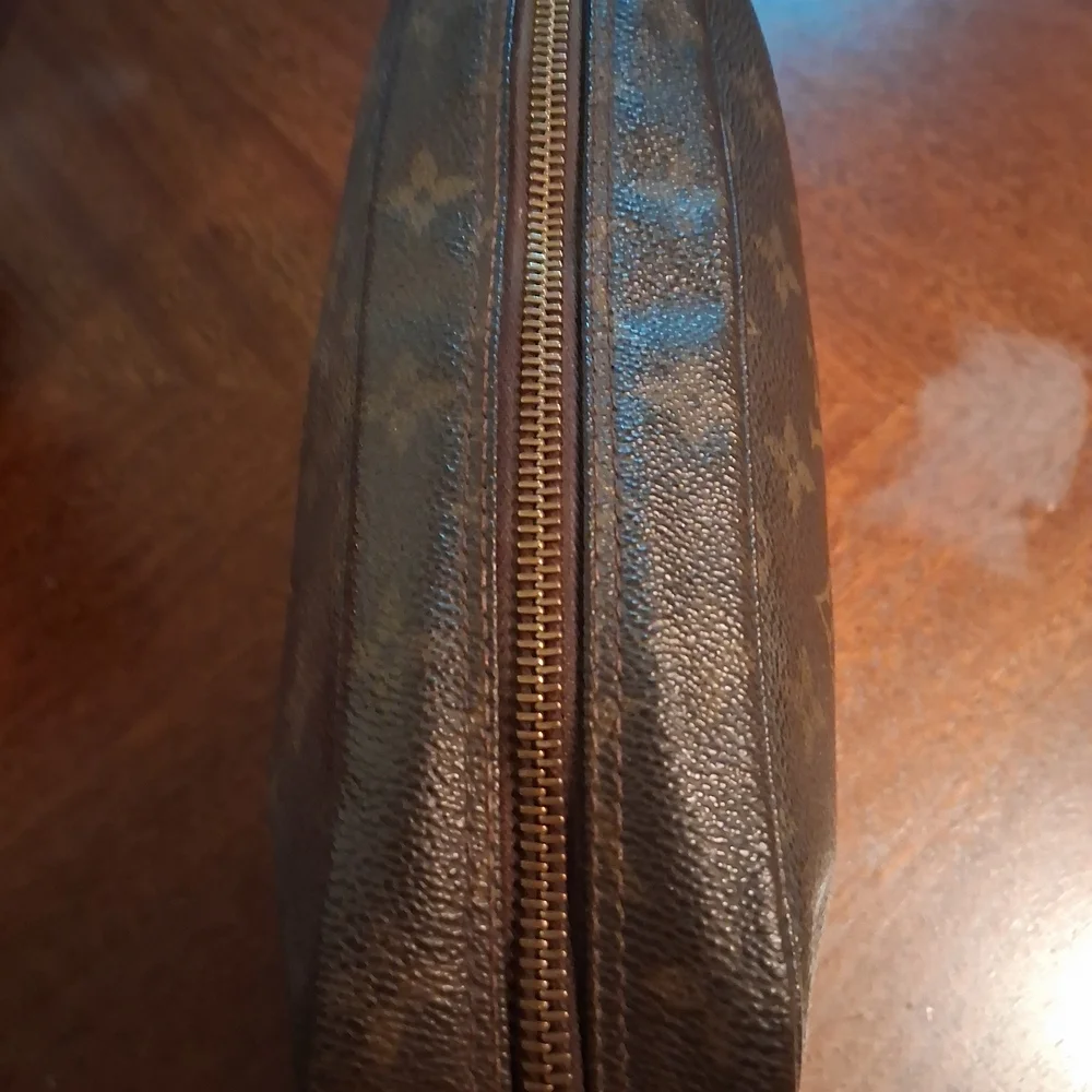 Louis Vuitton Brown Monogram Clutch - Picture 10 of 15